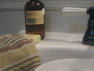 How to Clean Your Bathroom the Natural Way