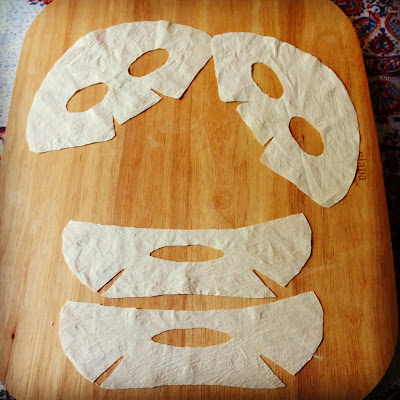 Homemade Anti-Blemish Mask with Chamomile, Honey and Tea Tree 