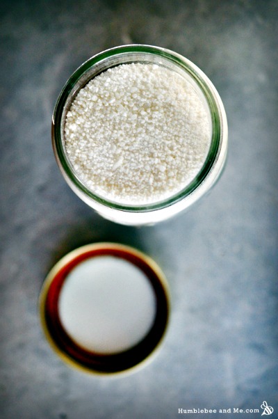 How to Make a DIY Grease-Busting Cleaning Powder