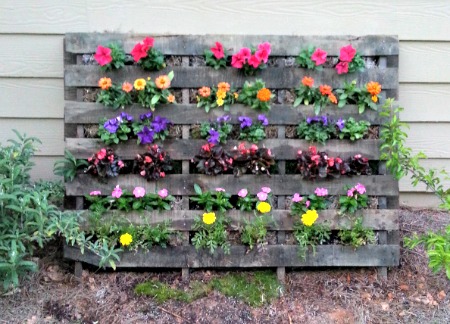 How to Make a Homemade Pallet Flower Garden