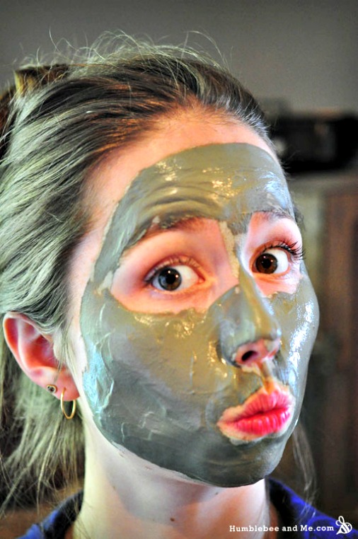 How to Make a Luxurious Green Tea & Silk Face Mask