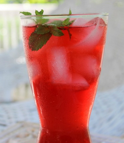 How to Make Lacto-Fermented Raspberry Soda