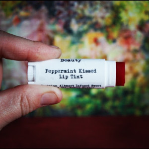 How to Make an All-Natural Peppermint Lip Tint