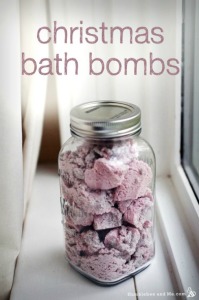 How to Make Homemade Christmas Bath Bombs