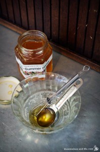 How to Make a Silken Muddy Honey Mask